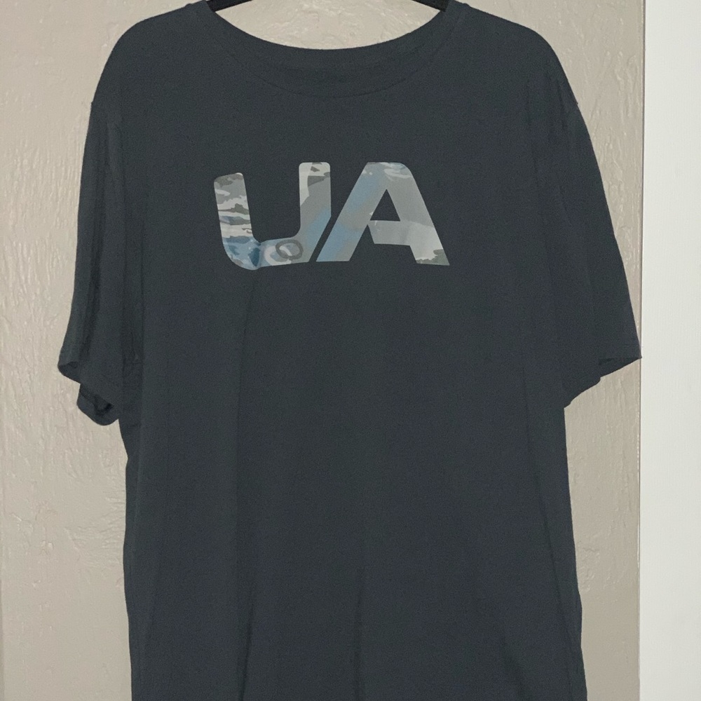 Men’s xxl Under Armour shirt